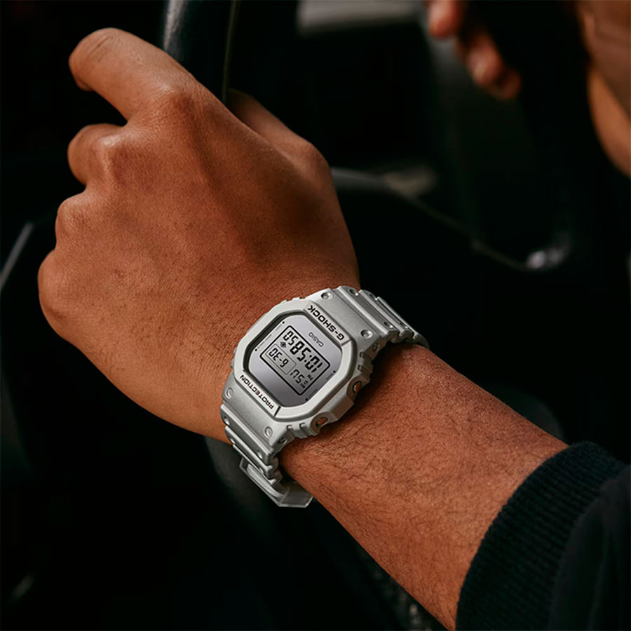 CASIO DW-5600FF-8ER - Image 2